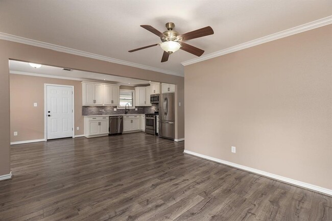 Foto del edificio - 2739 Foliage Green Dr