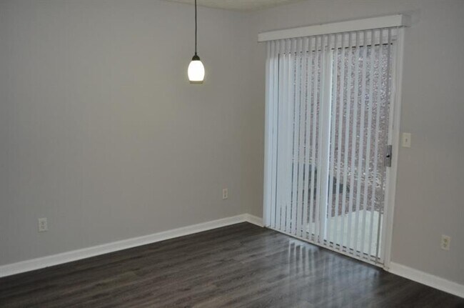 Building Photo - 2690 Waverly Hills Dr