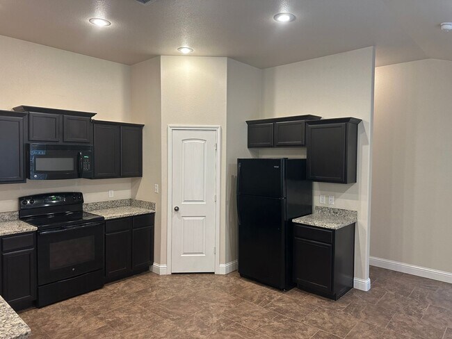 Building Photo - Milwaukee Ridge Gem with Open Living & Resort-Style Amenities