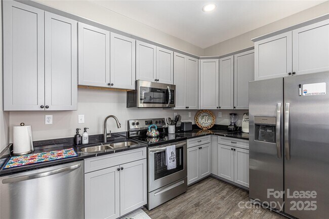 Building Photo - 138 S Main St