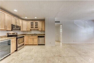 Building Photo - 530 NE 15th Ct