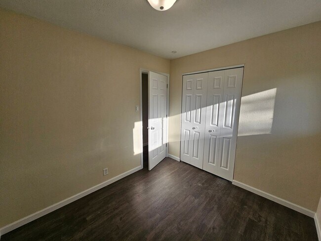 Foto del edificio - 3 bed, 1 bath, fully renovated.