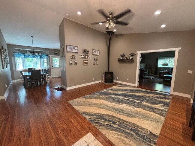 Foto del edificio - 5430 Whitney Ct