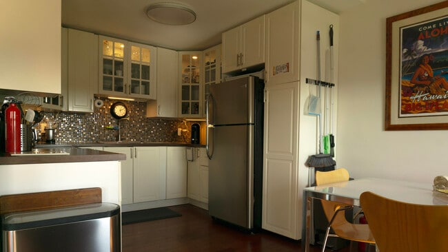 Building Photo - 4016 Lincoln A