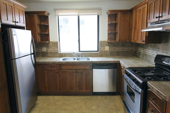Building Photo - 600 N Sweetzer Ave