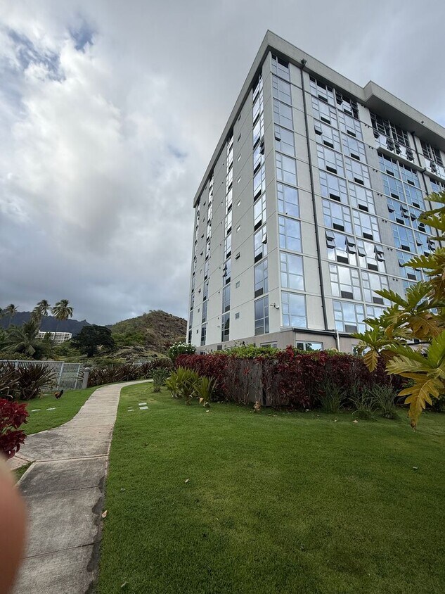 Foto principal - Modern 2 Bed / 2 Bath Condo with Top Ameni...