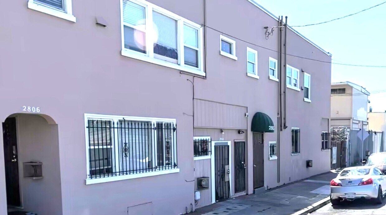 Building Photo - 2802 68th Ave