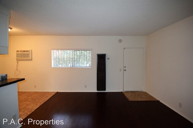 Building Photo - 1 br, 1 bath Apartment - 7101 Haskell Aven...