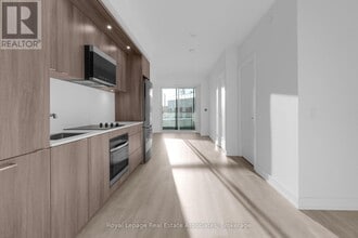 Building Photo - 60 Central Park Roadway