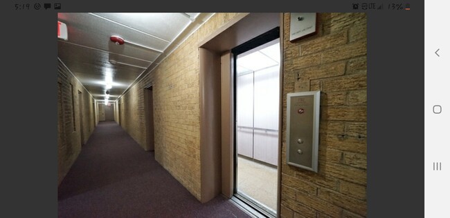Building Photo - 919 N Boxwood Dr