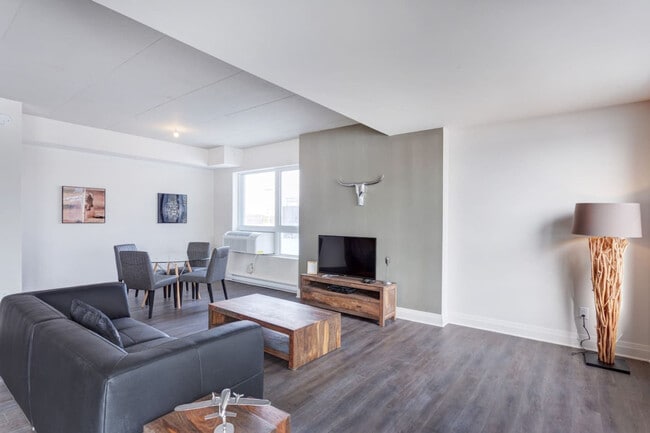 Building Photo - 3105 Promenade du Quartier-Saint-Martin