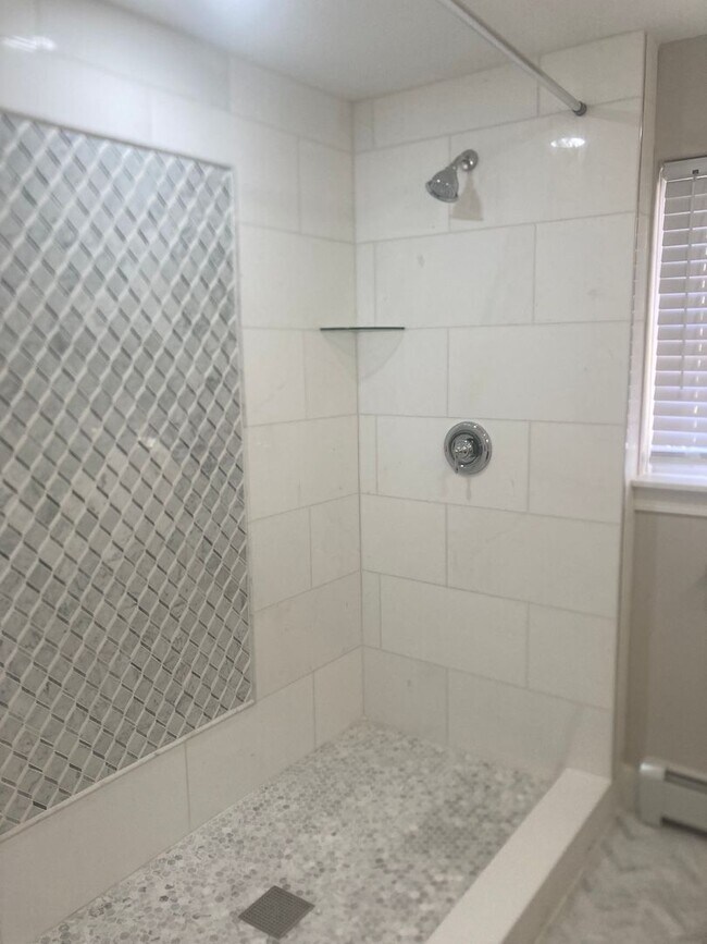 Foto del edificio - Spacious 3 Bed / 2.5 Bath Home - Large Yard - T/E Schools