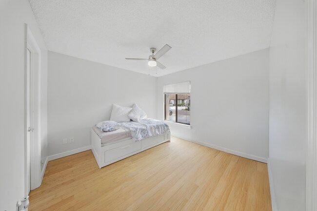 Foto del edificio - 2474 Tahoe Cir