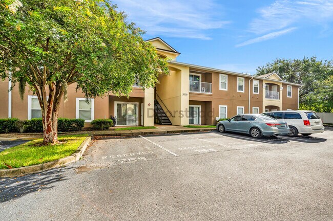 Foto del edificio - 7920 Merrill Rd