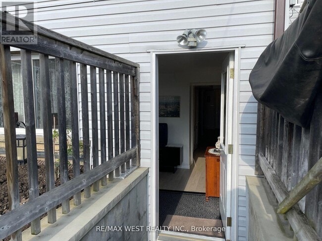 Building Photo - 328 Caledonia Rd