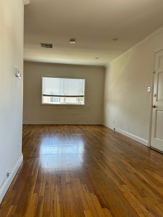 Sala de estar - 5555 Costello Ave