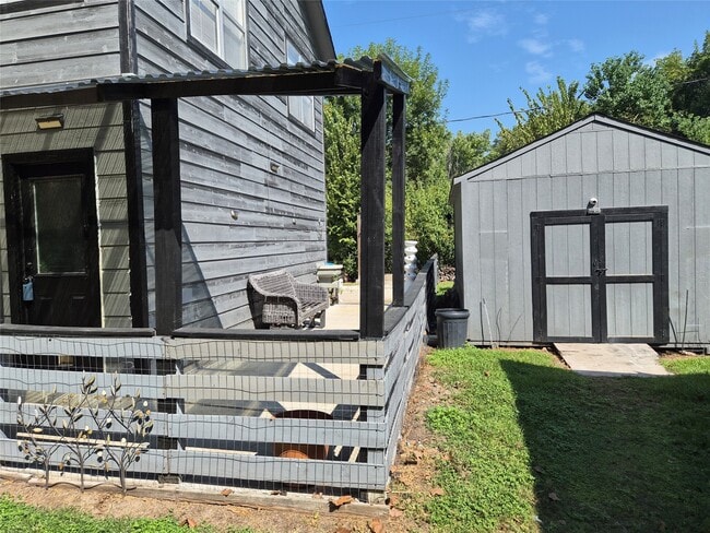 Building Photo - 12335 Roy Rd