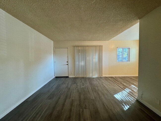 Foto del edificio - 2212 San Anseline Ave