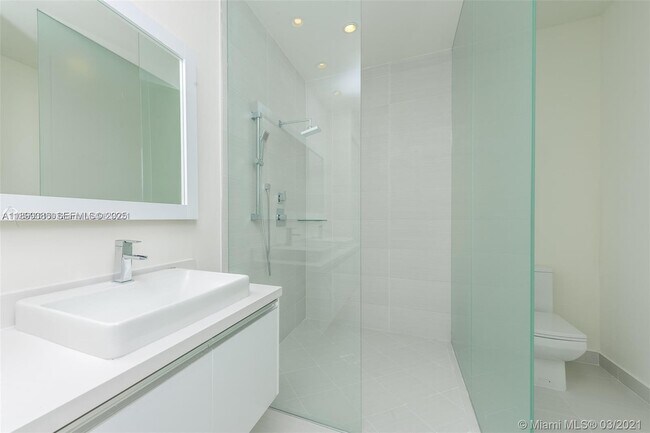 Foto del edificio - 6310 NW 103rd Pl