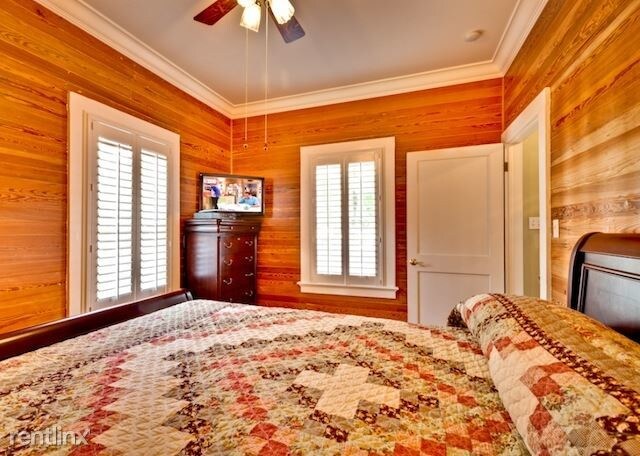 Building Photo - 3 br, 2.5 bath House - Casa de Rosalie