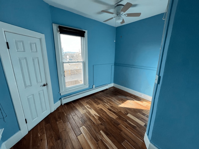 Foto del edificio - Beautiful 2 bed 1 bath in unit W/D, renovated kitchen, walkablitiy!