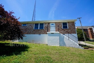 Building Photo - 2101 Eastwood Ave