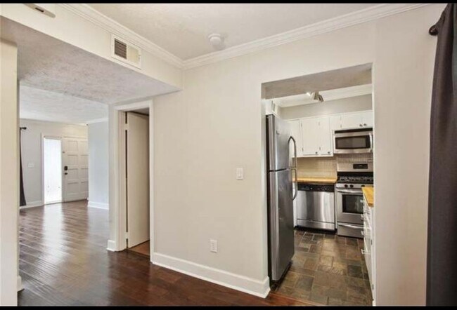 Building Photo - 120 Biscayne Dr NW