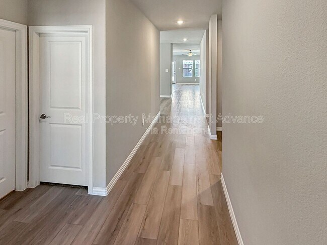 Building Photo - 615 Tribble Dr