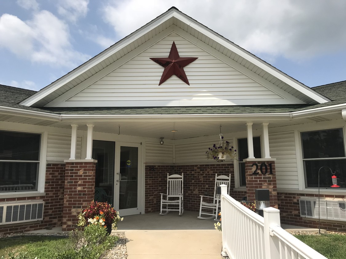 Front Entry - 201 N Walnut St