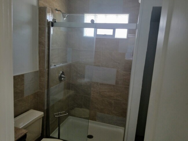 Walk in shower - 33 Grove St