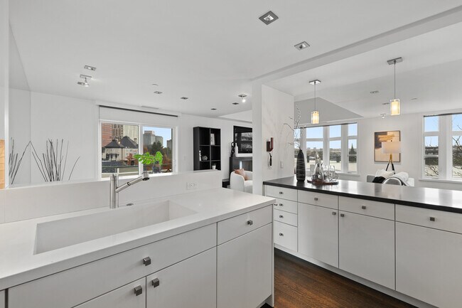 Foto del edificio - 305 SW Montgomery St