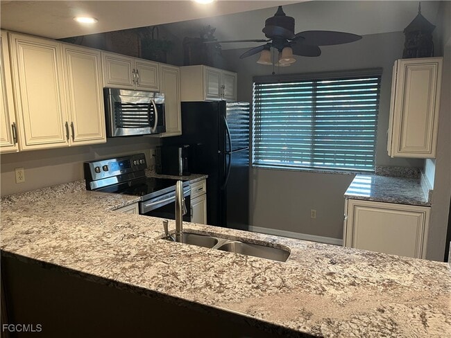 Foto del edificio - 13094 Cross Creek Ct