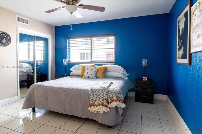 Foto del edificio - 985 SW 10th St