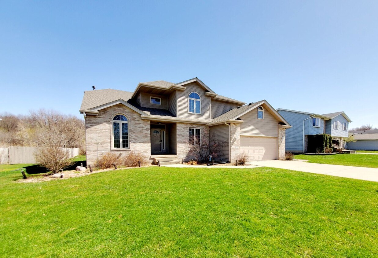 Primary Photo - 4 Bed 2.5 Bath Home!