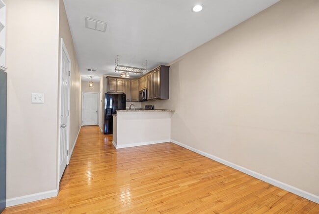 Building Photo - 136 New York Ave
