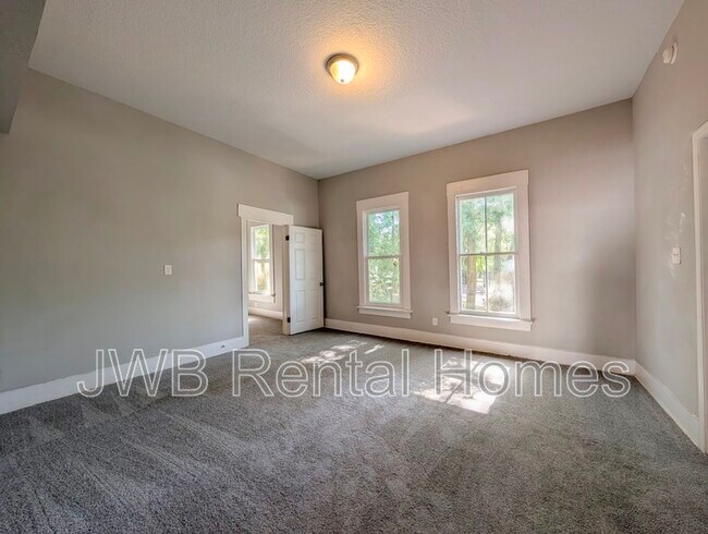 Foto del edificio - 421 Golfair Blvd