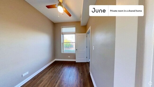 Building Photo - Private bedroom in 3 bed/1 bath Home