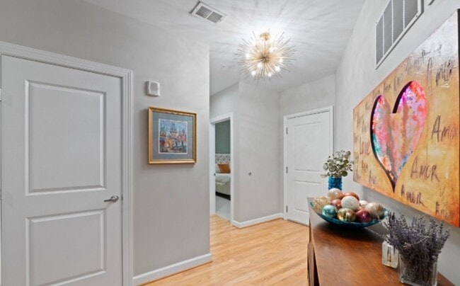 Foto del edificio - Centerpointe- Urban luxury living!!