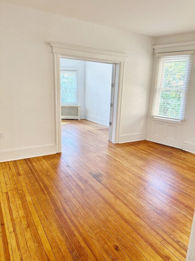 154 Danforth Ave Unit 2, Jersey City, NJ 07305 Room for Rent in