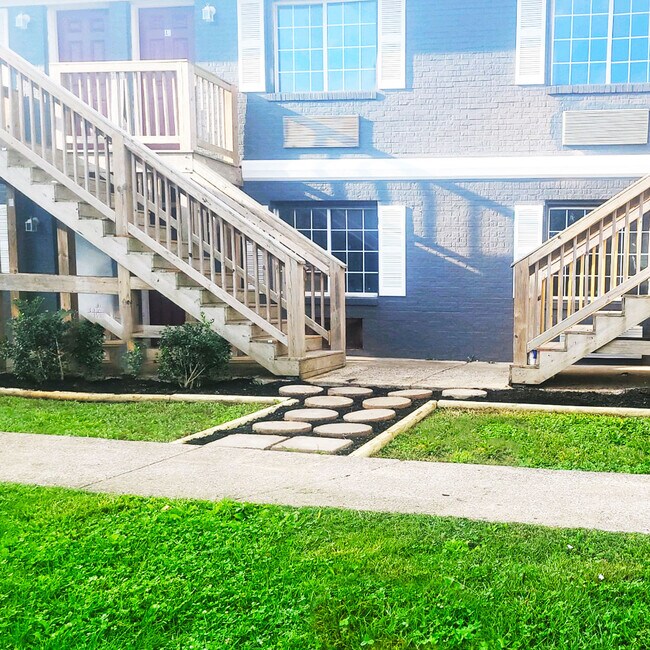 Another view of the landscaping! - 1367 Clay St