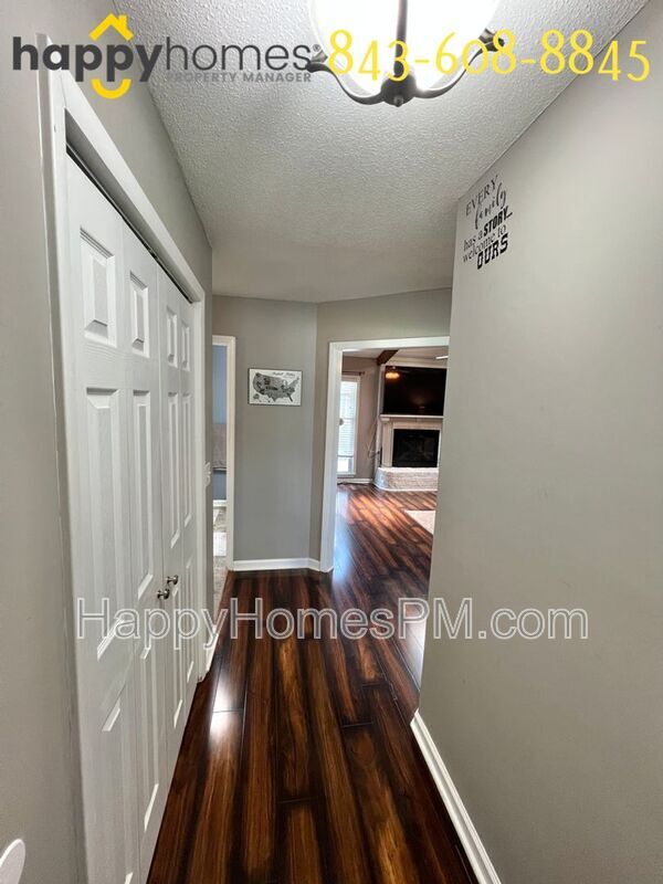 Building Photo - 217 Horseshoe Dr
