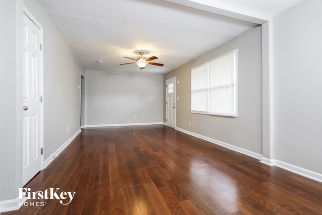 Foto del edificio - 1819 Rosewood Rd