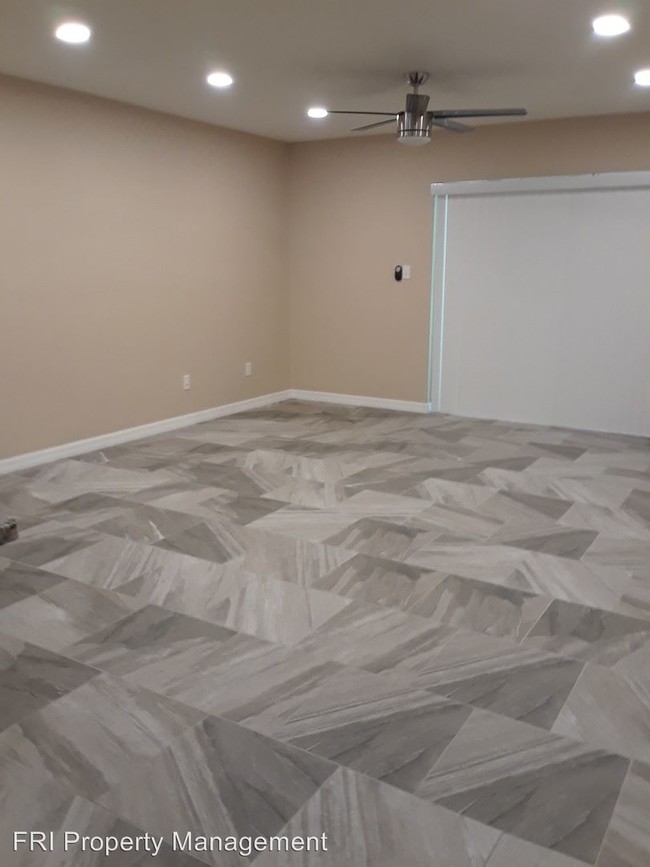 Building Photo - 2 br, 1 bath Apartment - 7252 Balboa Drive