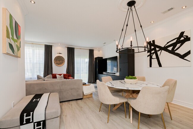 Foto del edificio - 328 Norwalk Way