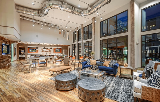 Building Photo - Aurora