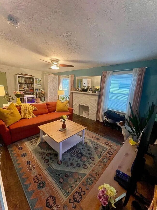 Foto del edificio - Charming bungalow 3/1 pet friendly blocks from Downtown St. Pete