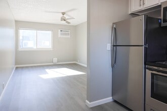 Building Photo - University Square Apartments