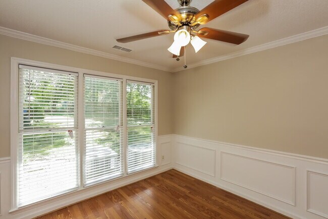 Building Photo - 2328 Torrington Ln