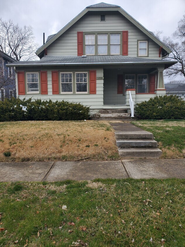 Primary Photo - 1206 E 8th St