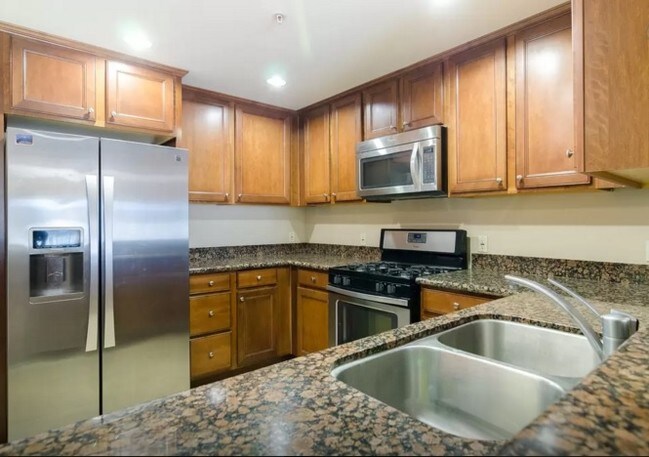 Foto del edificio - 6800 Corbin Ave